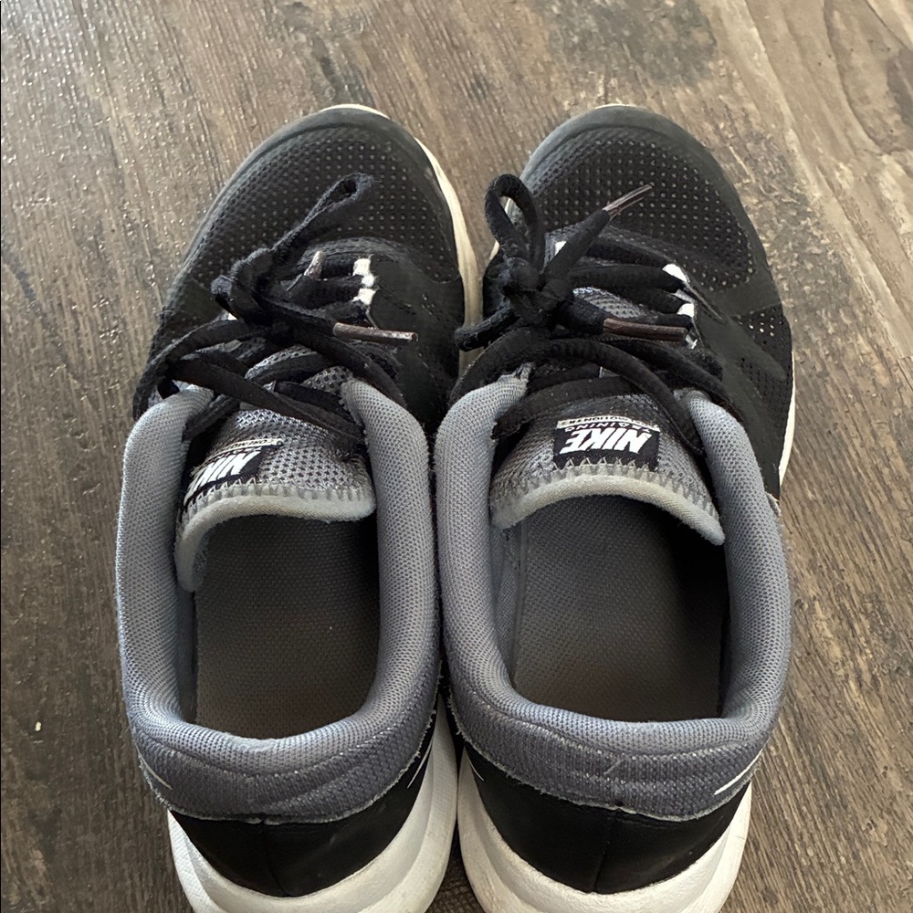 Nike Black and Gray Athletic Sneakers - Picture 4 of 11
